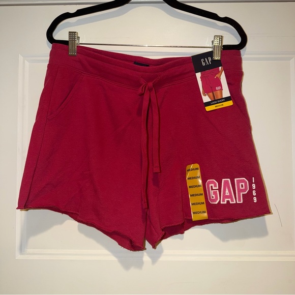 GAP Sweat Shorts - Picture 2 of 4